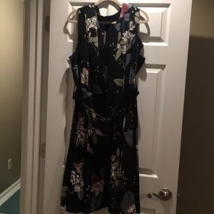 Beautiful belted light weight floral dress!